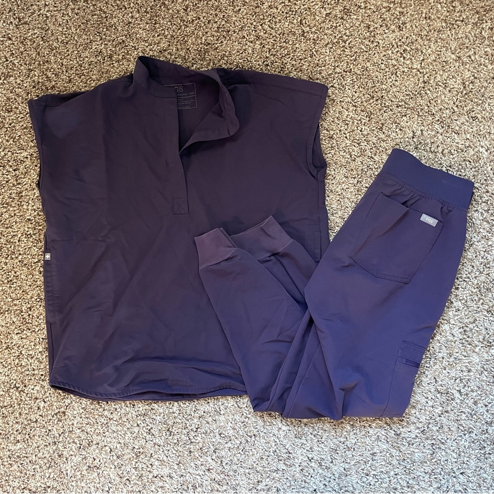 FIGS scrub set